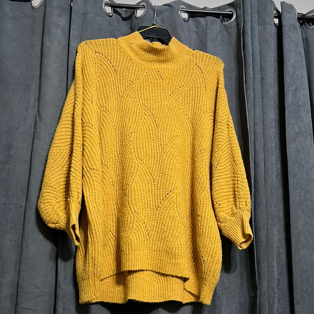 Wonderly. 1X. Mustard sweater.